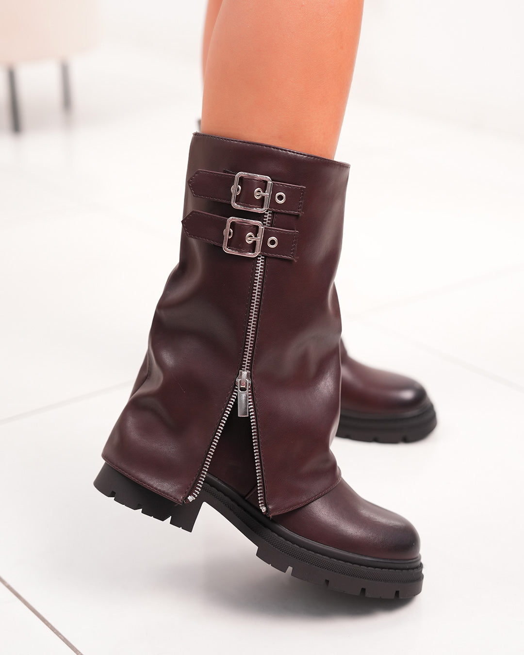 Bottines femme bordeaux à revers et double boucle tendance