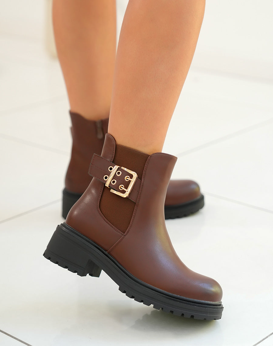 Bottines femme camel avec lanière dorée et semelle crantée