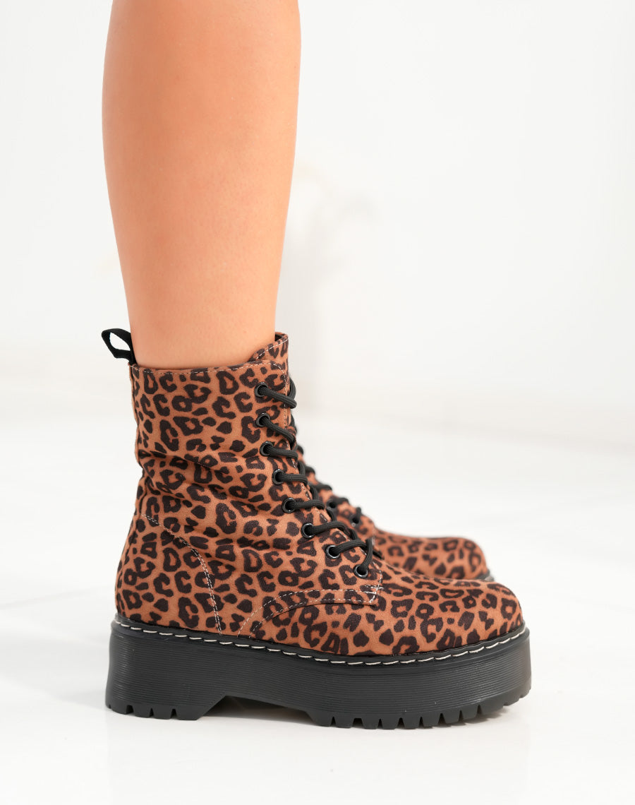 Bottines femme en suédine léopard avec plateforme crantée et lacets fins