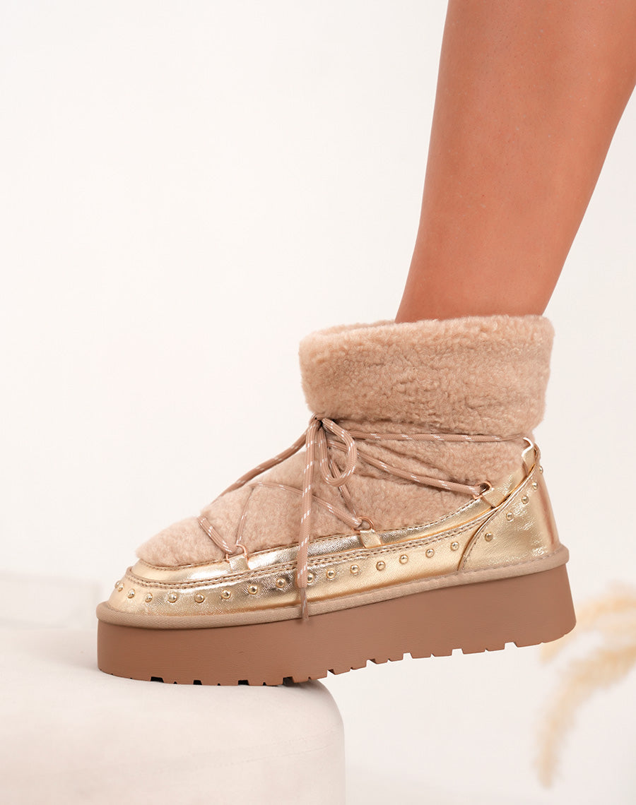 Bottines femme fourrées taupe à lacets avec clous dorés et semelle crantée