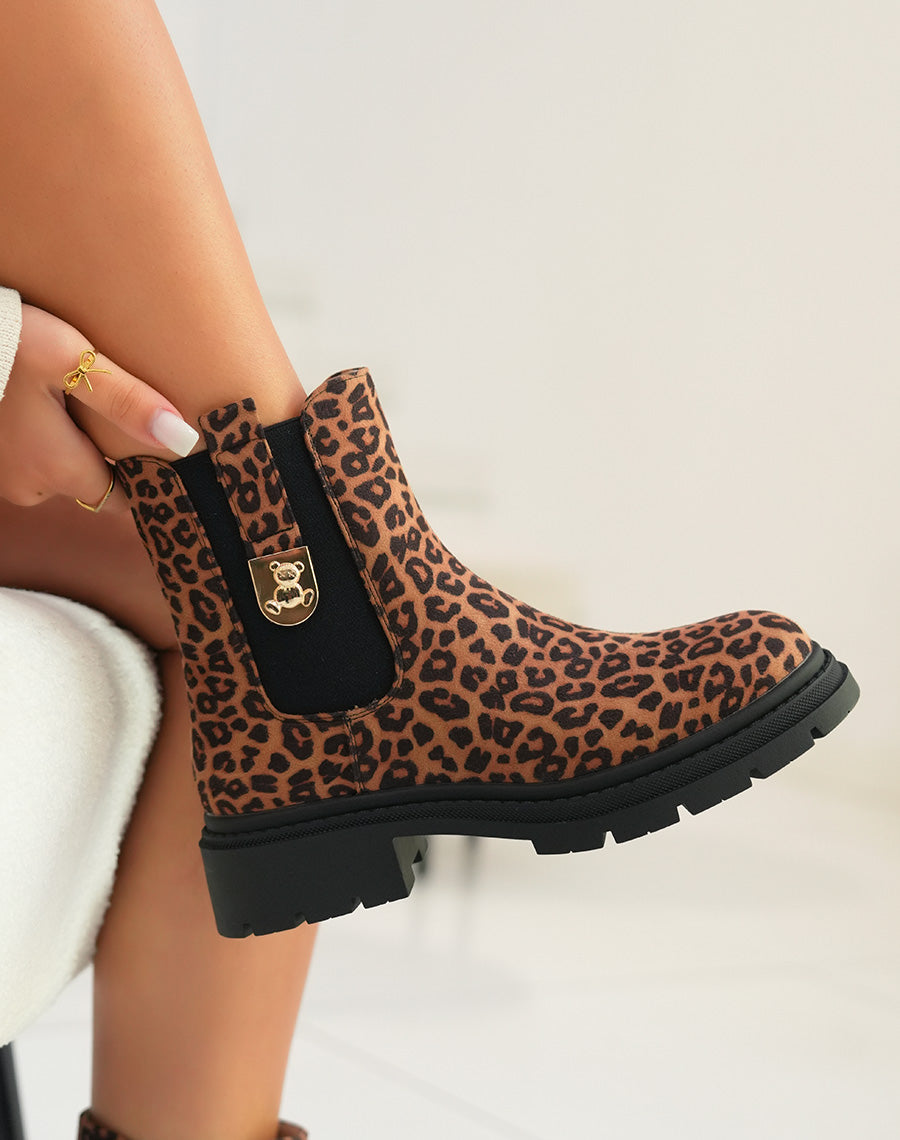 Bottines femme léopard avec détail ourson doré et semelle crantée