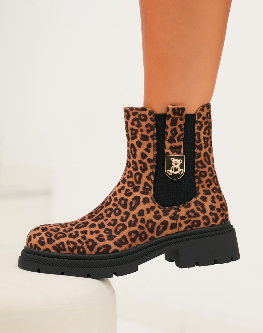 Bottines femme léopard avec détail ourson doré et semelle crantée