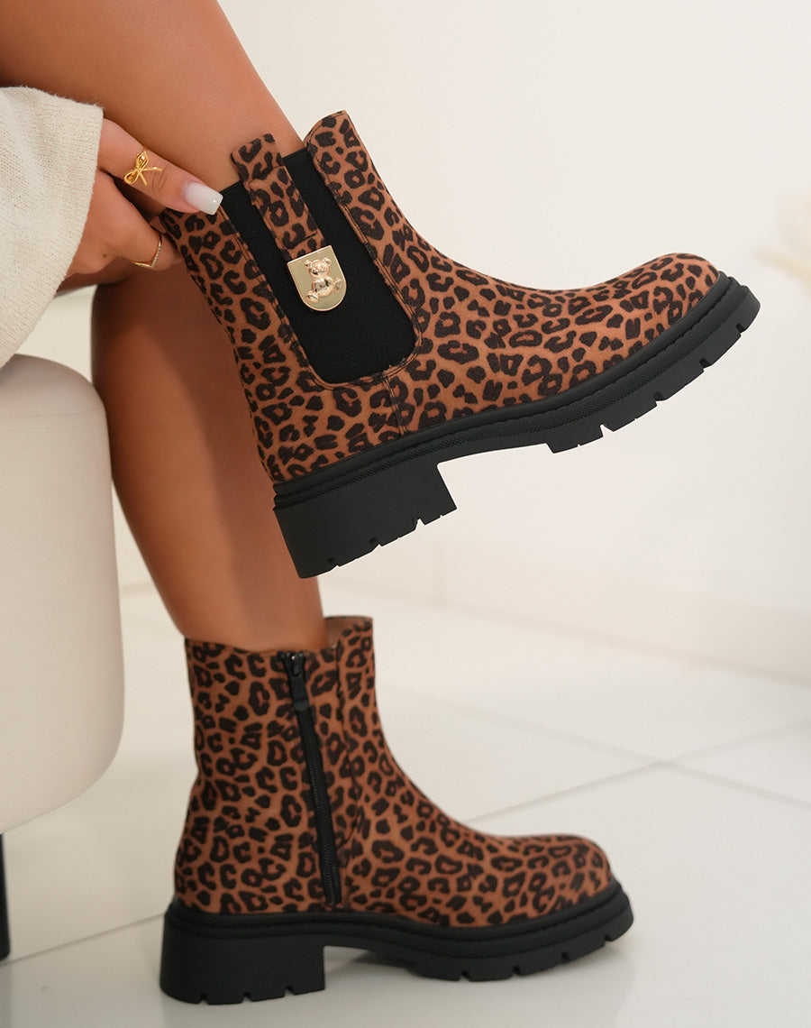 Bottines femme léopard avec détail ourson doré et semelle crantée