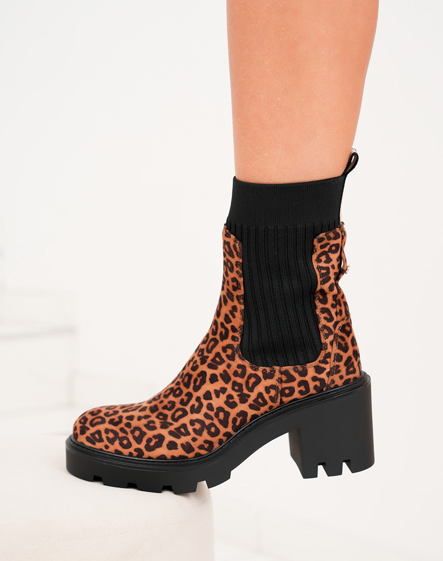 Bottines femme léopard à talon avec élastique noir et semelle crantée