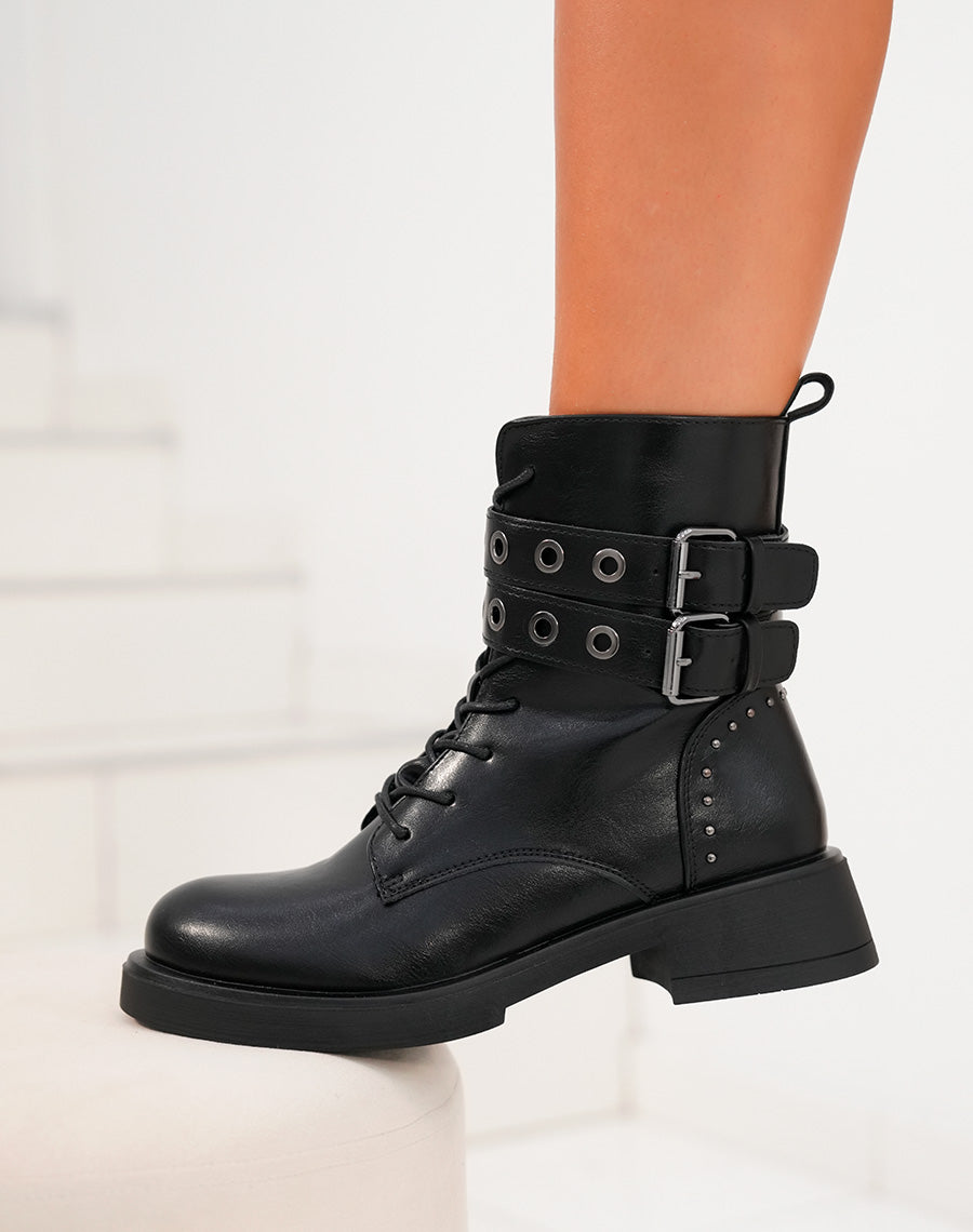 Bottines femme à lacets avec sangles et détails argentés semelle crantée
