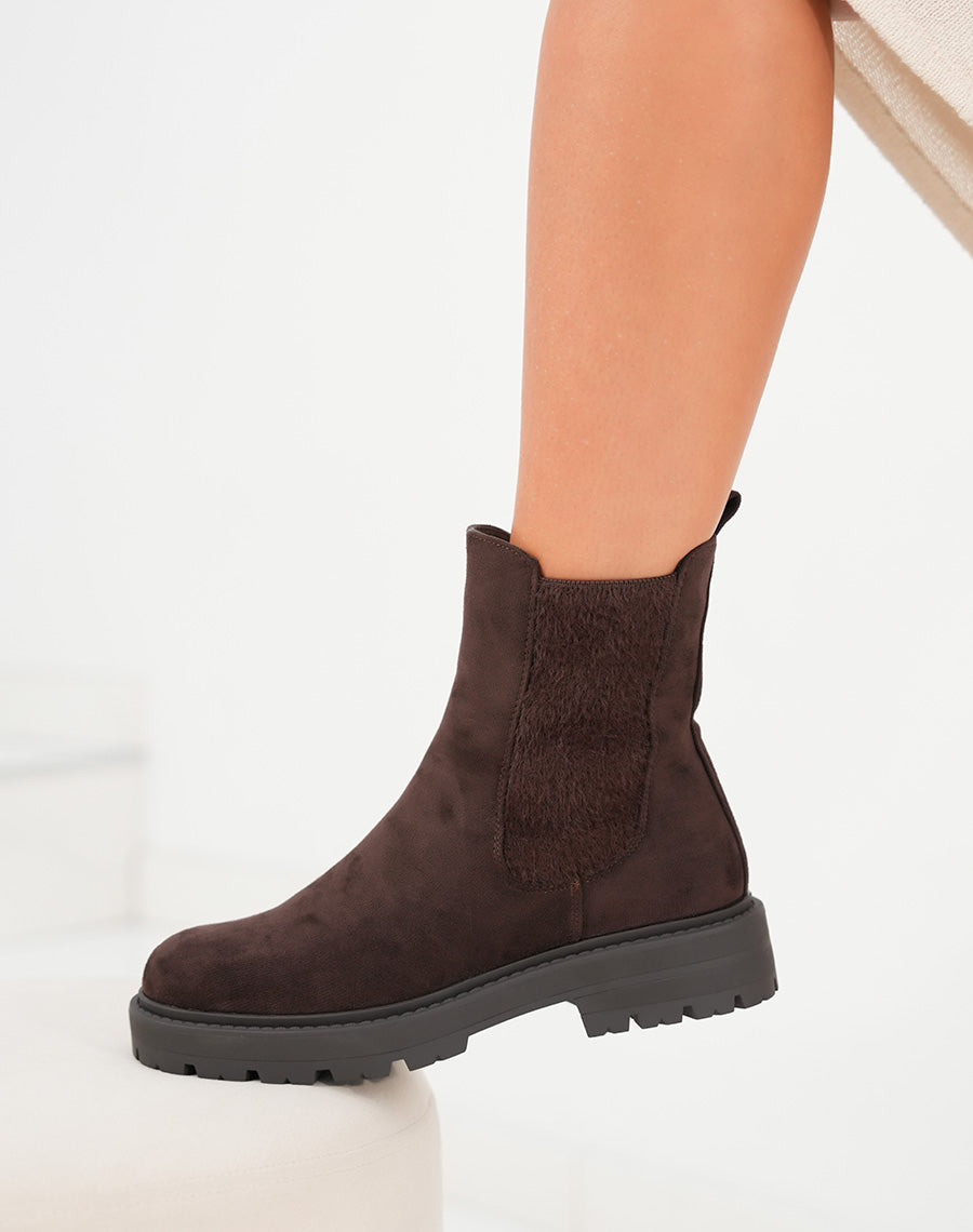 Bottines femme marron en suédine style Chelsea avec effet fourré et semelle crantée confort et style