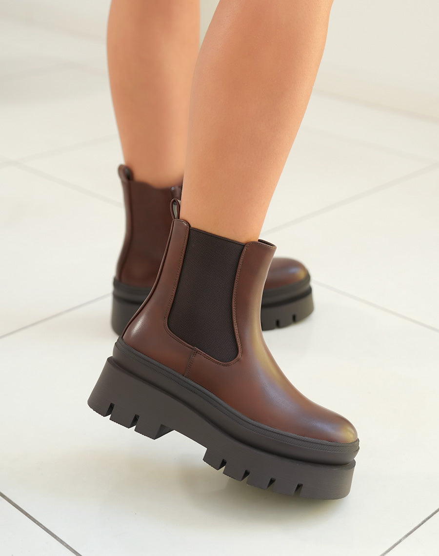 Bottines femme marron style Chelsea avec plateforme épaisse et semelle crantée
