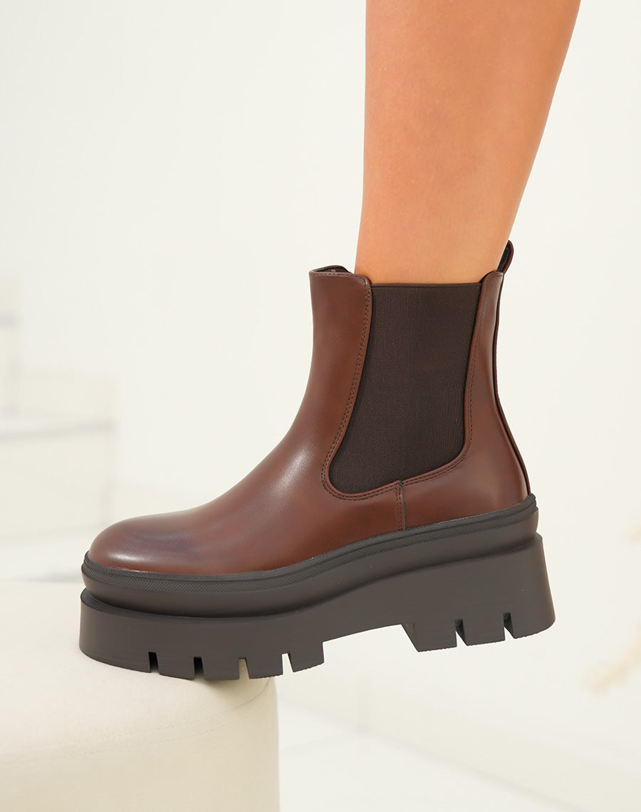 Bottines femme marron style Chelsea avec plateforme épaisse et semelle crantée