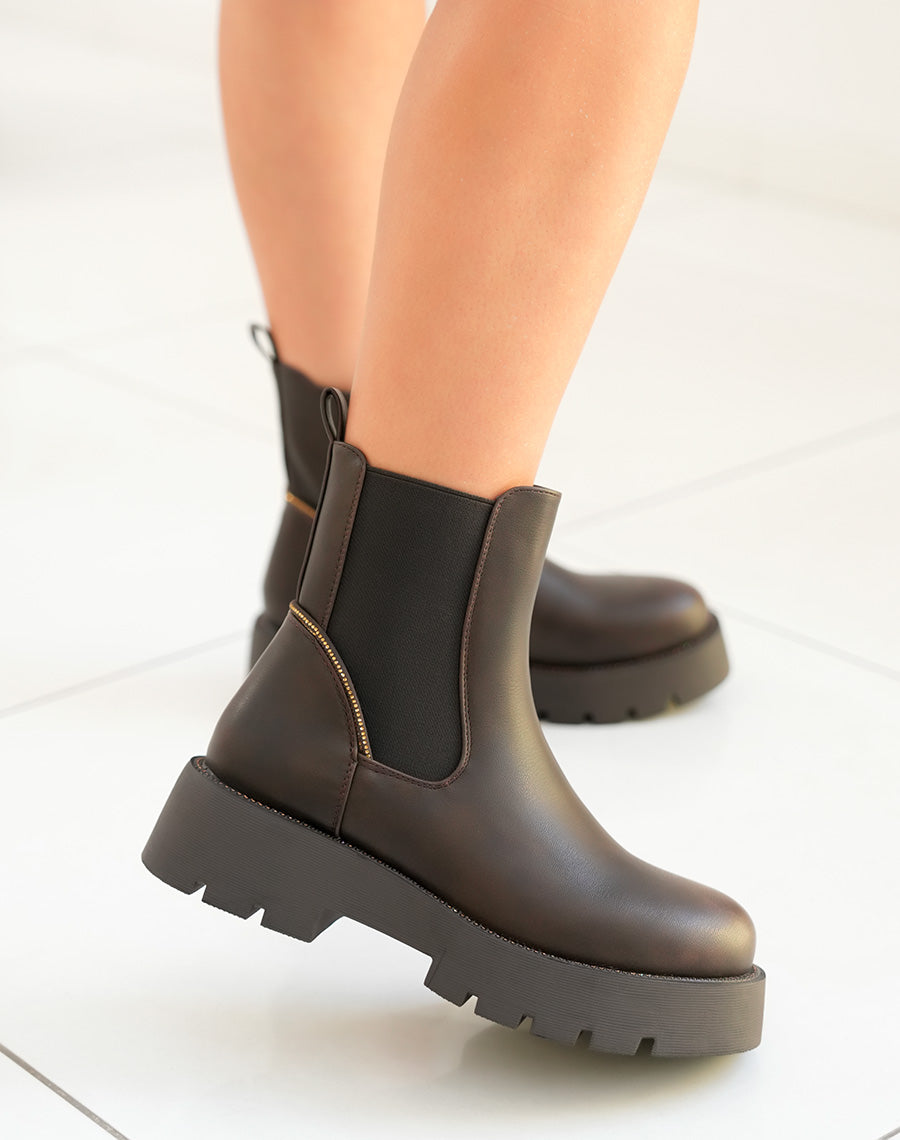 Bottines femme marron style Chelsea avec semelle crantée et strass dorés