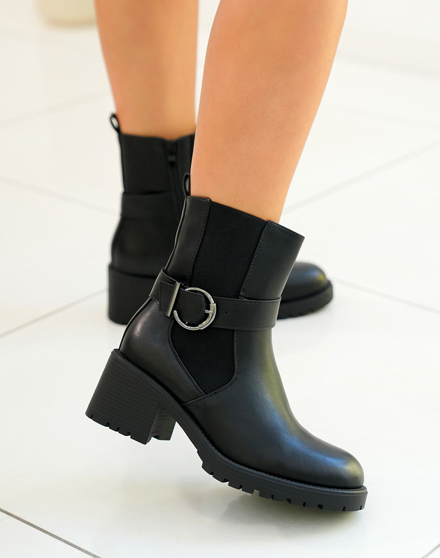 Bottines femme noires avec boucles rondes métalliques et semelle crantée