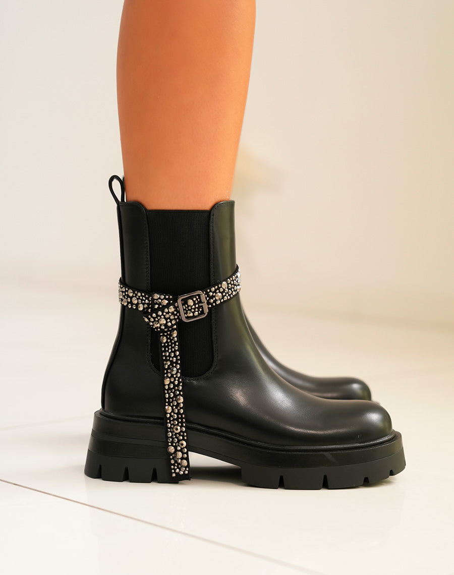 Bottines femme noires avec lanière strassée argentée et semelle crantée