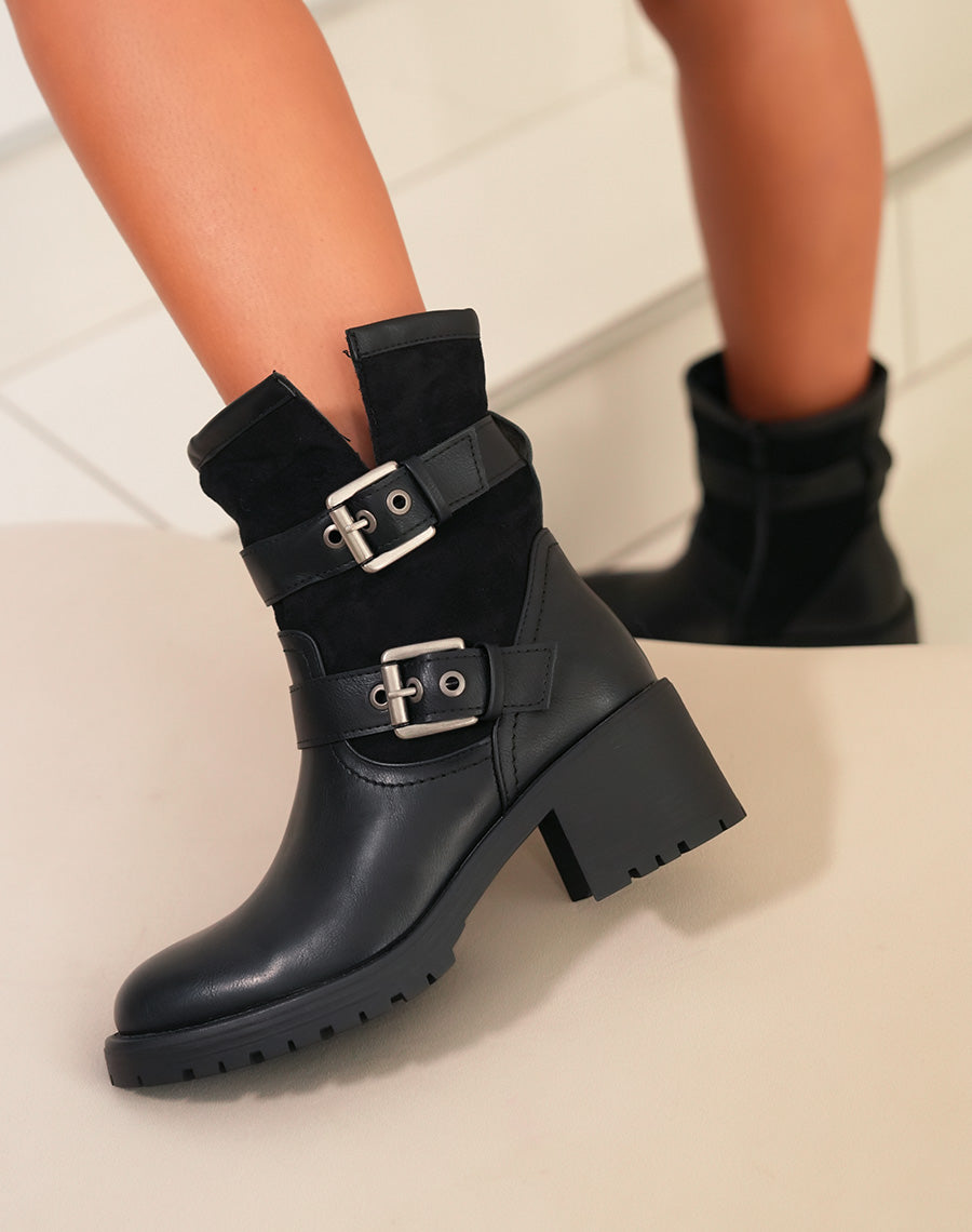 Bottines femme noires avec sangles et détails argentés semelle crantée