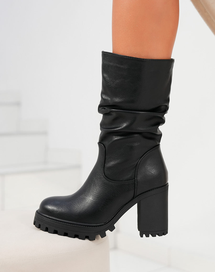 Bottines femme noires à effet plissé avec talon épais et semelle crantée