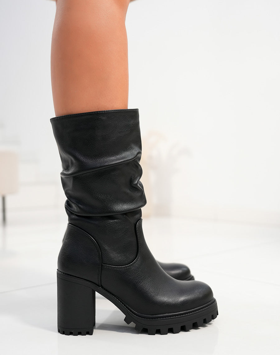 Bottines femme noires à effet plissé avec talon épais et semelle crantée
