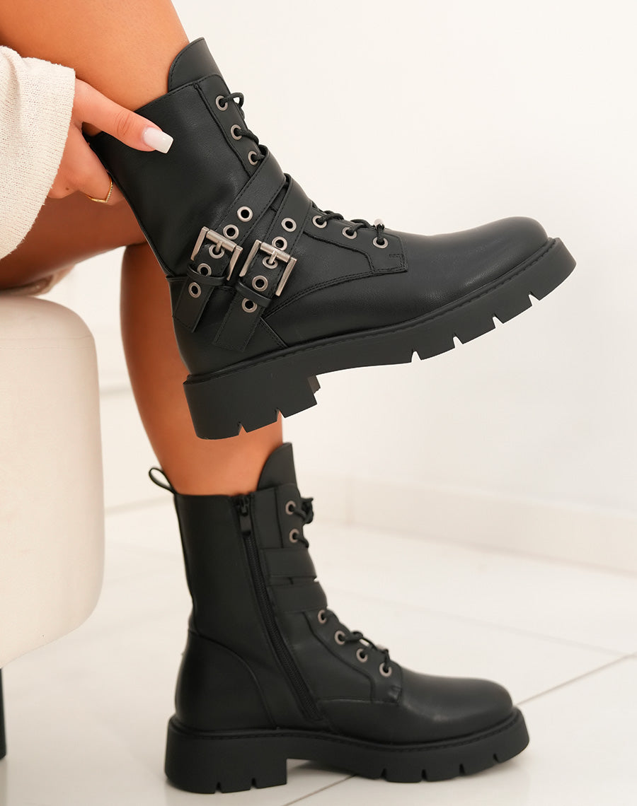 Bottines femme noires à lacets avec sangles argentées et semelle crantée