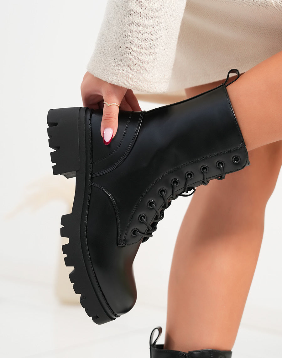 Bottines femme noires à lacets avec talon épais et semelle crantée