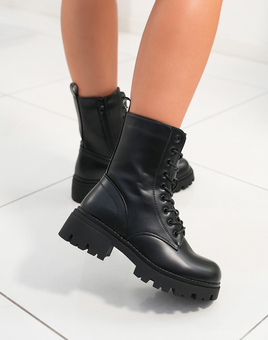 Bottines femme noires à lacets avec talon épais et semelle crantée