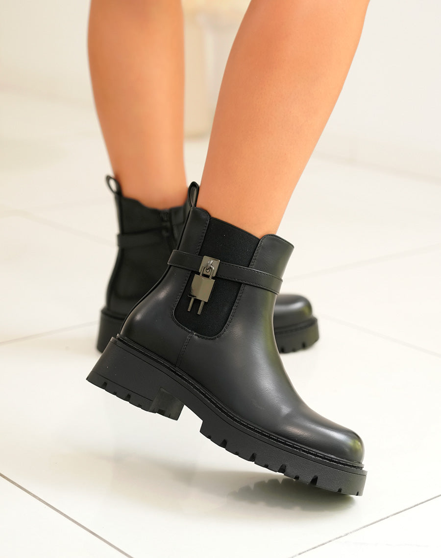 Bottines femme noires à lanière avec cadenas et semelle crantée