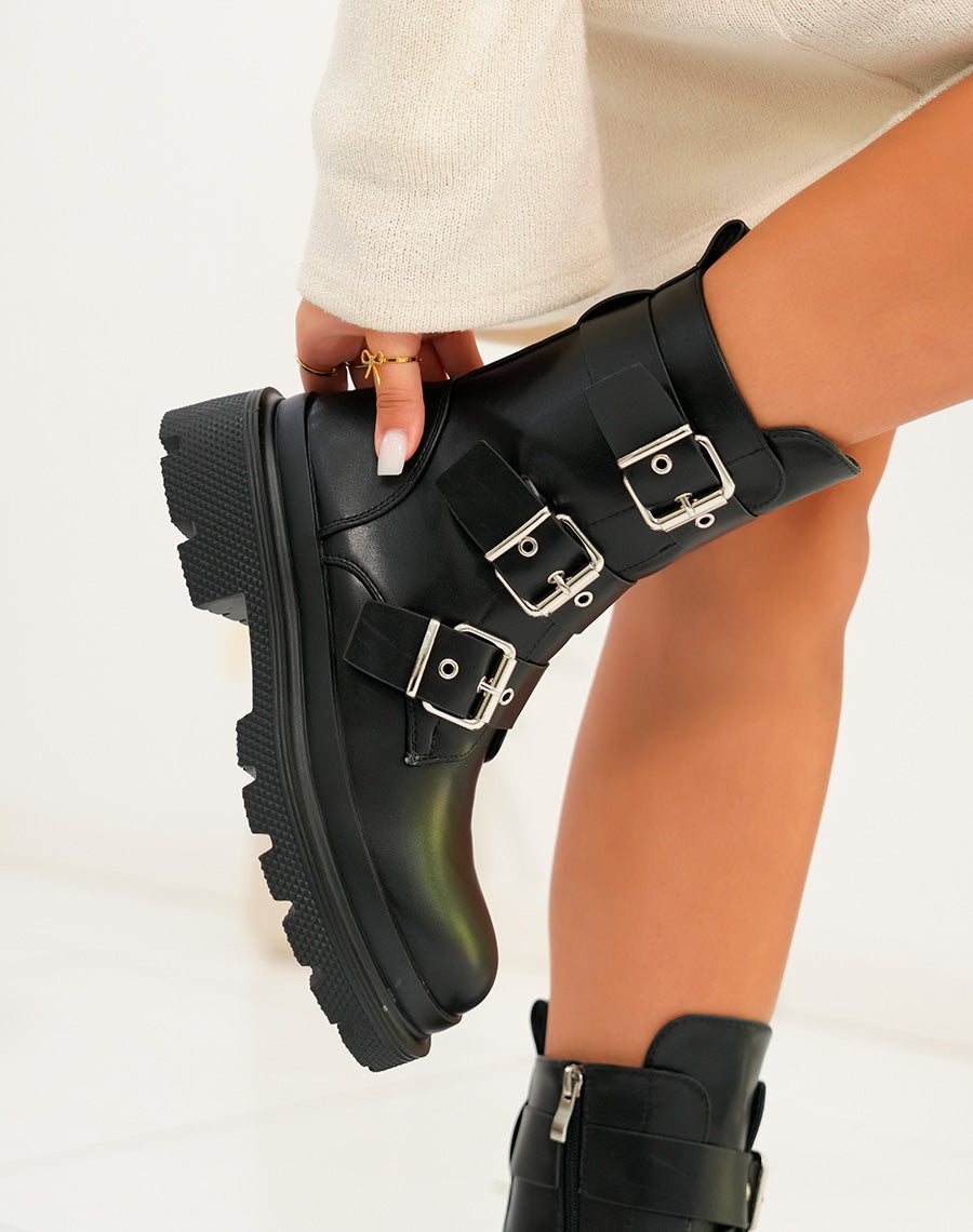 Bottines femme noires à sangles épaisses avec détails argentés semelle crantée