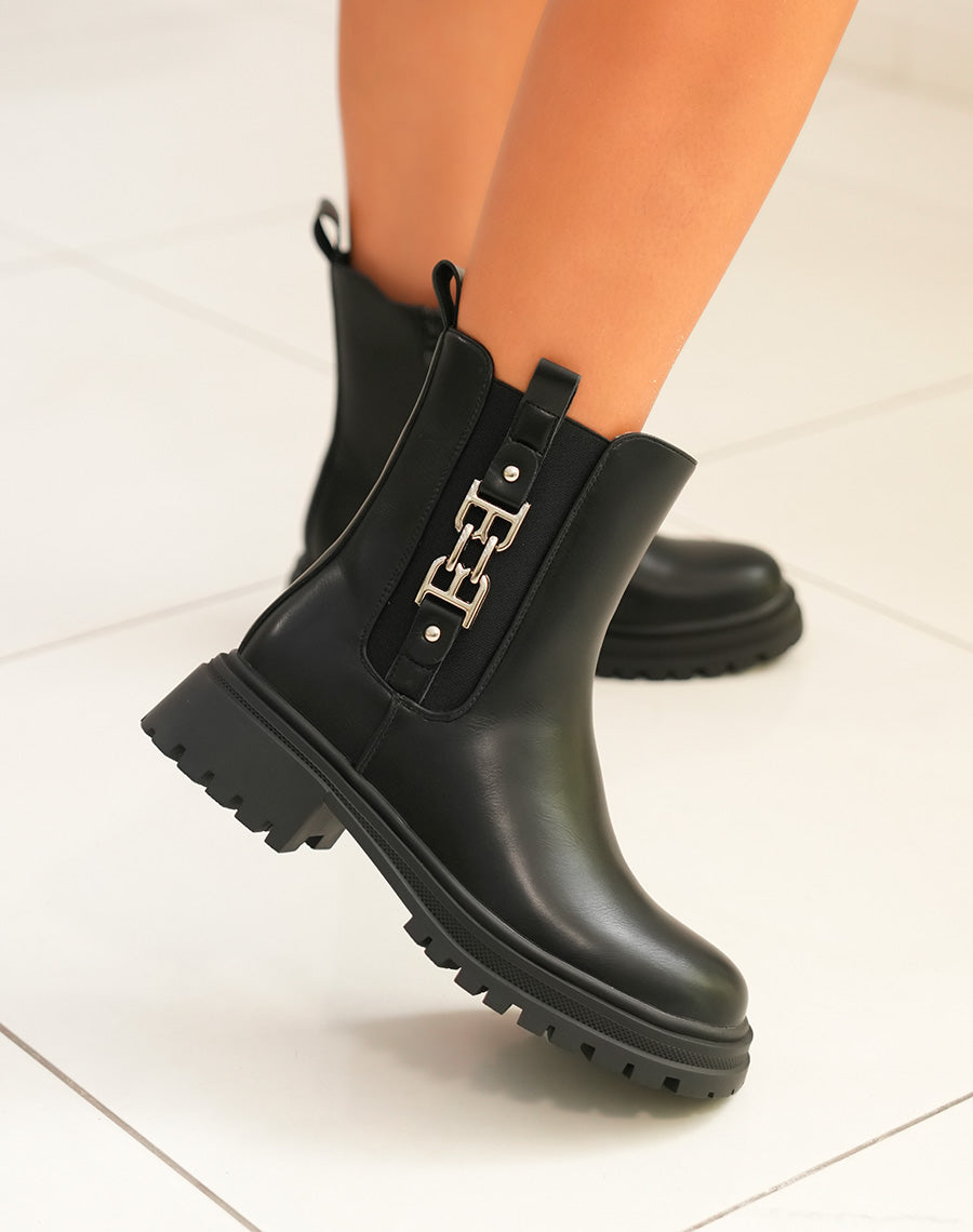 Bottines femme noires style Chelsea avec détail argenté et semelle crantée