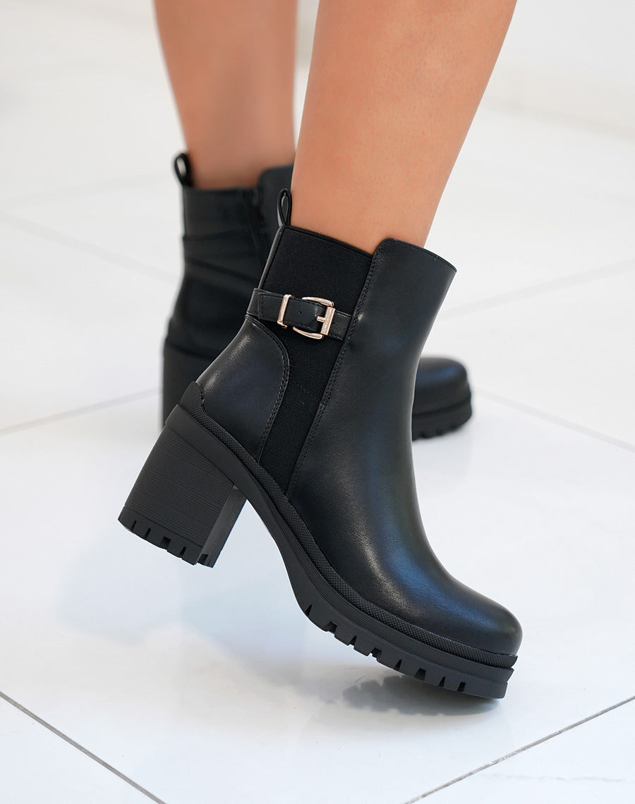 Bottines femme noires à talon avec lanière dorée et semelle crantée