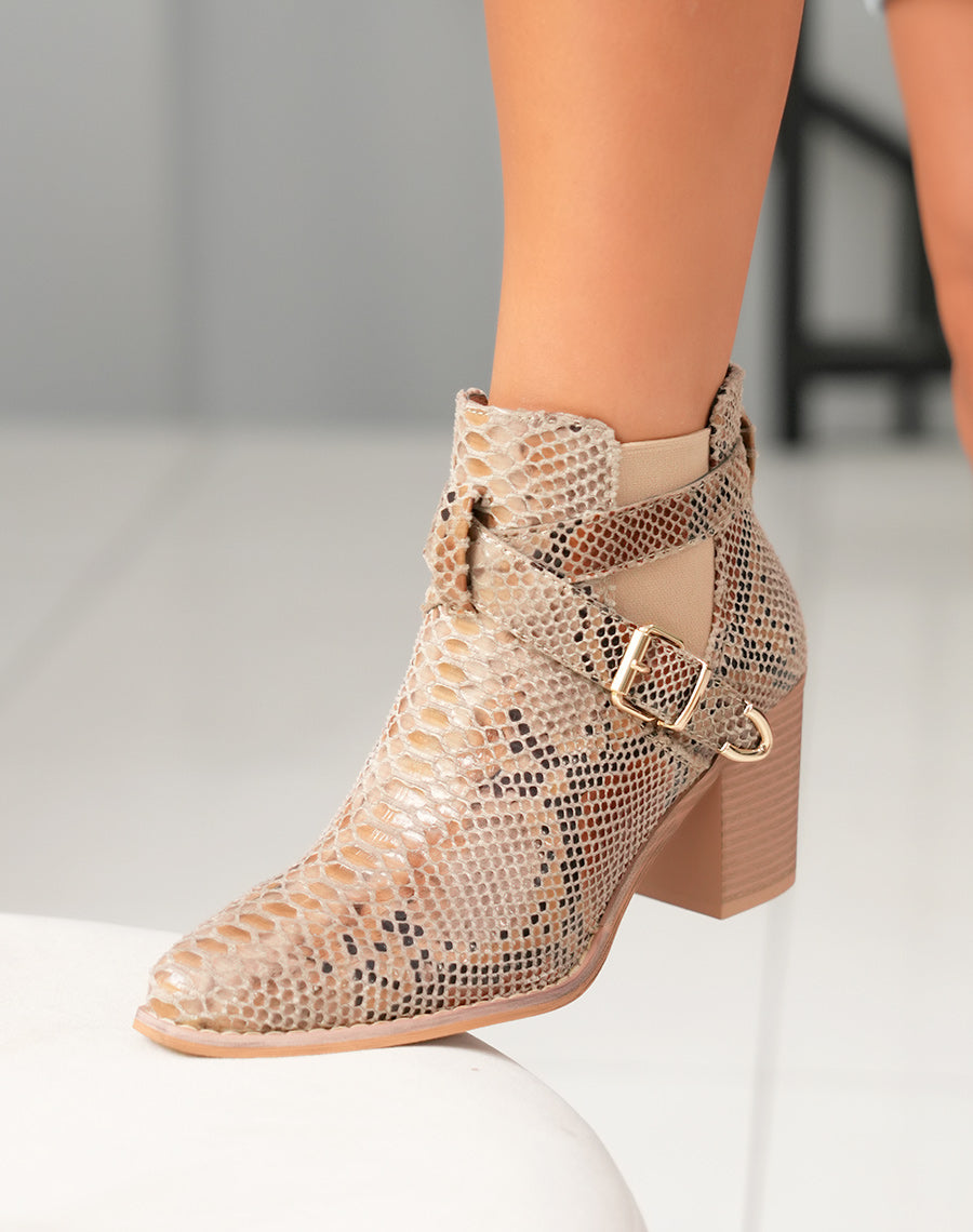 Bottines Femme à talon motif serpent et détails croisés