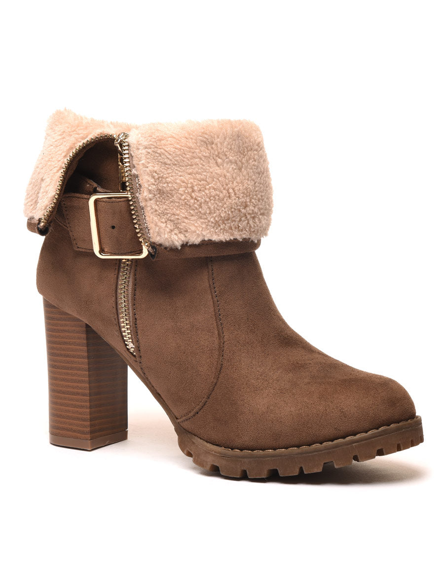 Bottines fourrées taupes avec fourrure sur le rabat