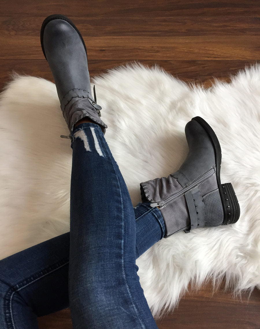 Bottines grises bi matières à multiples détails