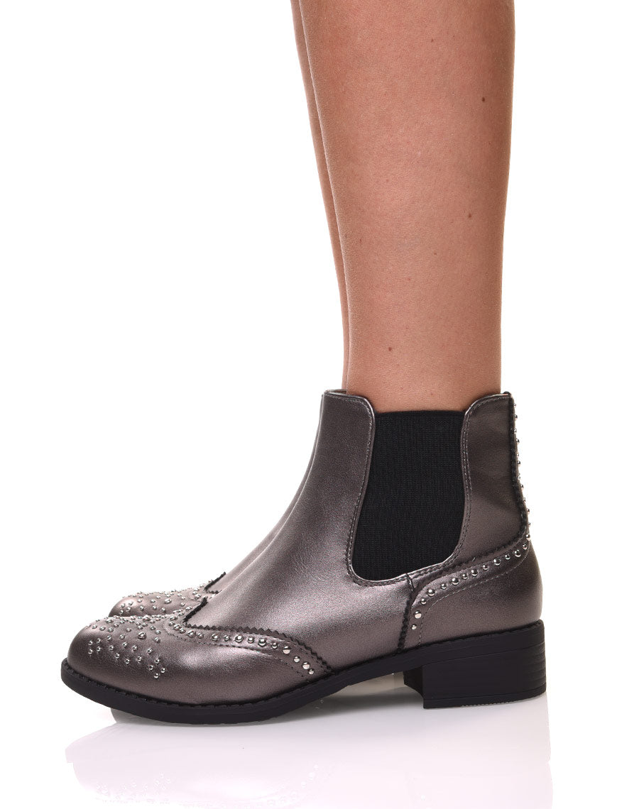 Bottines grises métallisées cloutées