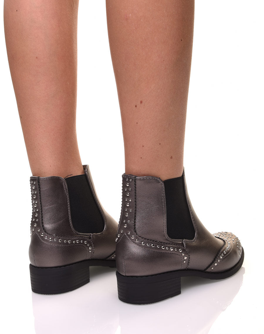 Bottines grises métallisées cloutées