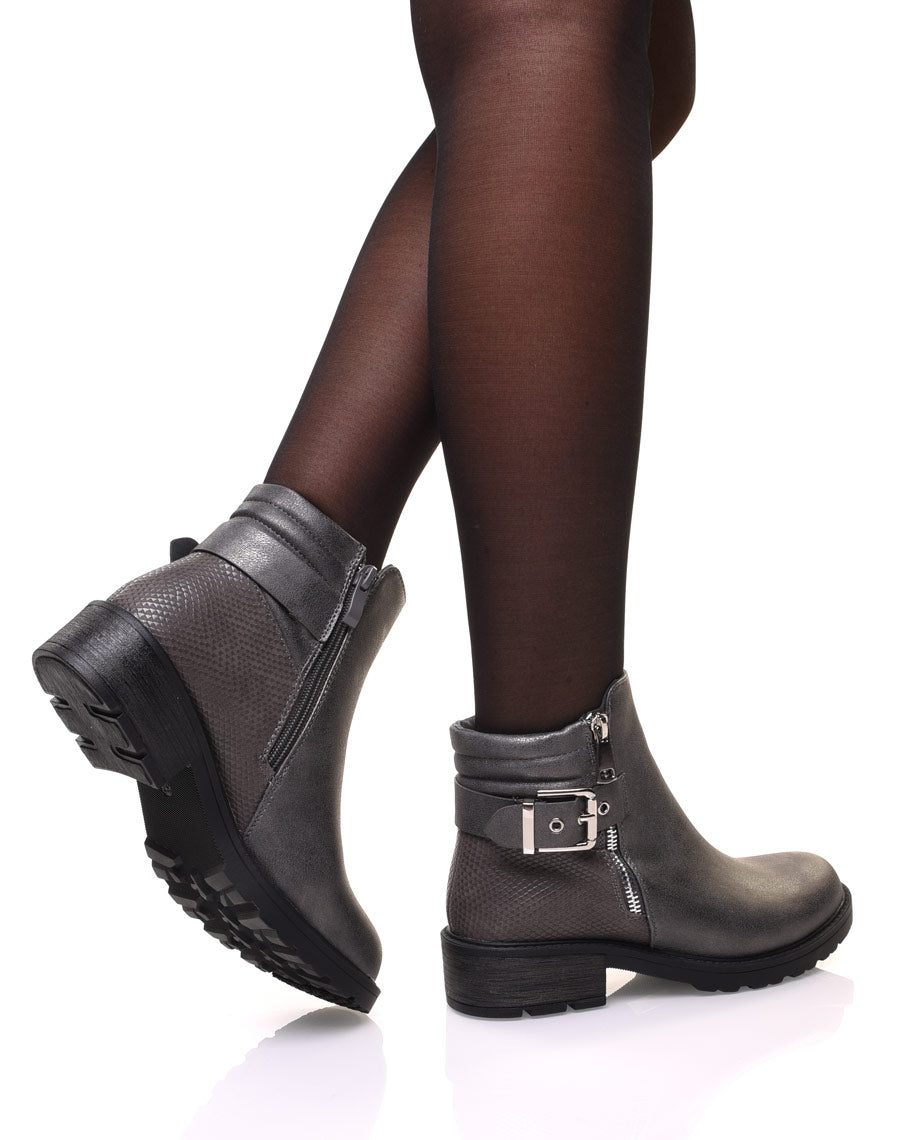 Bottines grises métallisées effet croco