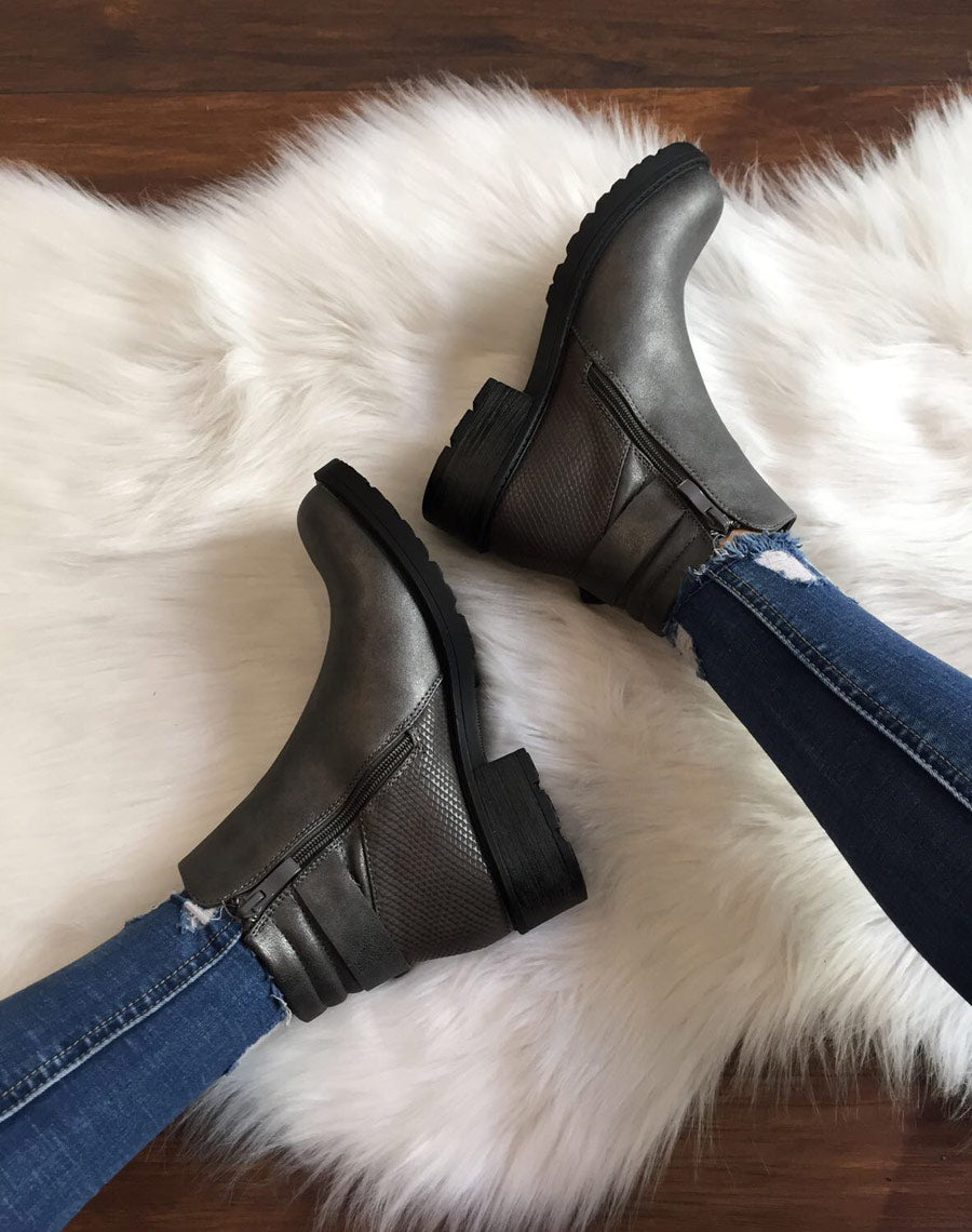 Bottines grises métallisées effet croco