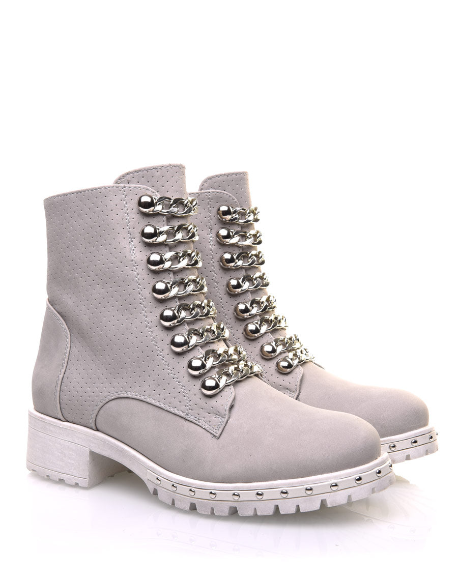 Bottines grises mattes avec chaînes