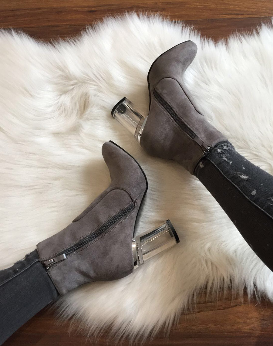 Bottines grises suédine à talons transparents