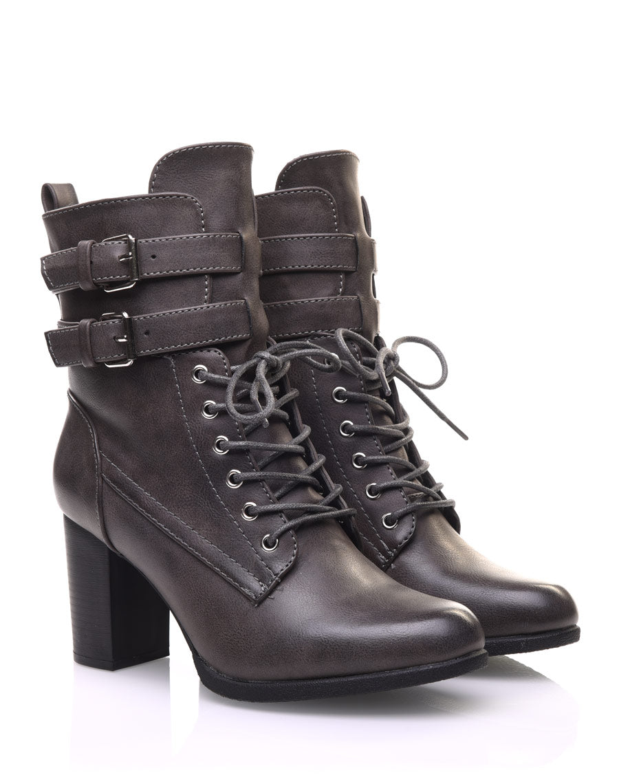Bottines grises à talons lacées