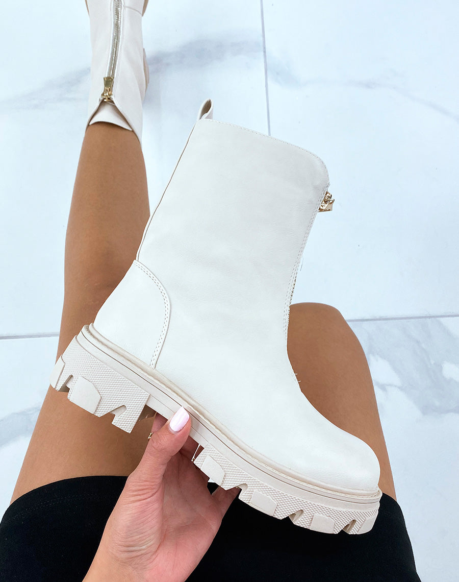 Bottines hautes beiges à fermeture dorée