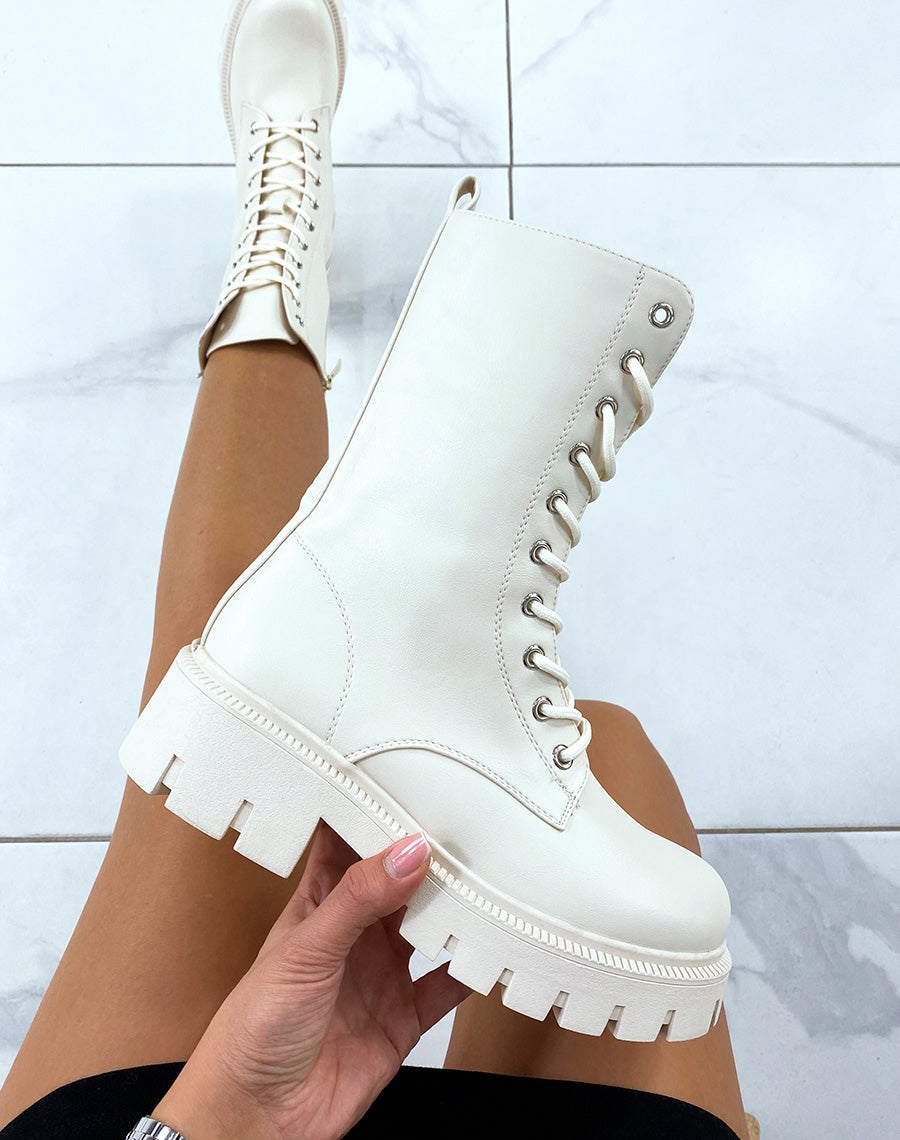 Bottines hautes beiges à lacets