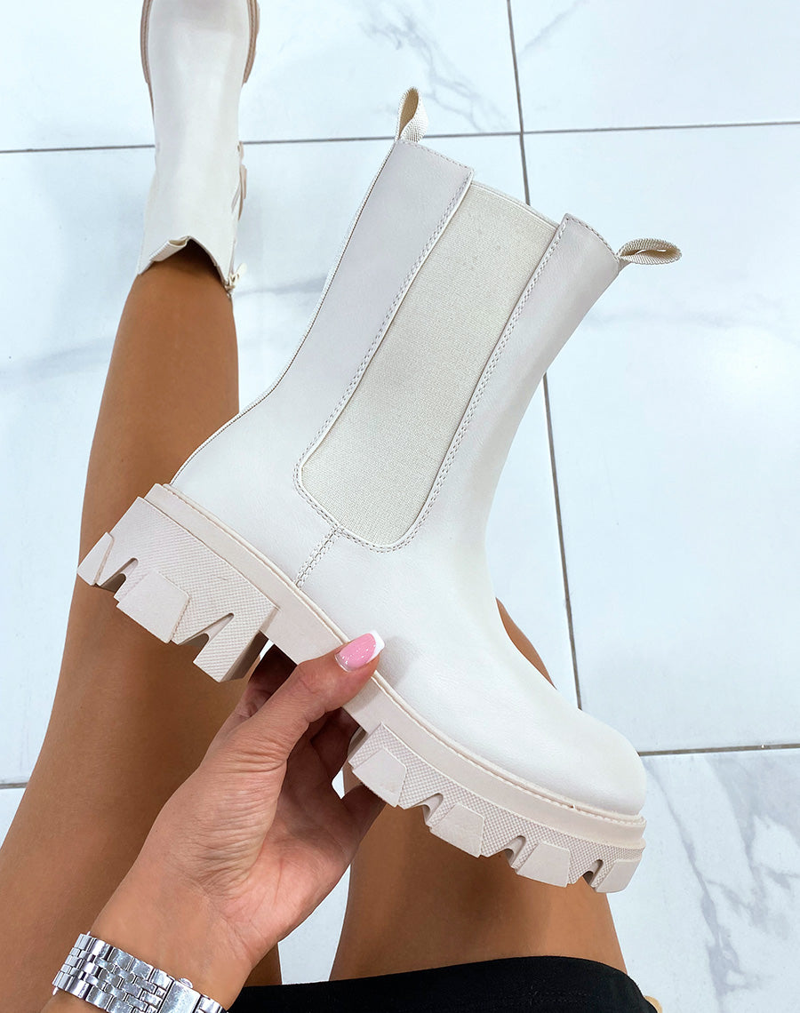 Bottines hautes beiges à semelle crantée