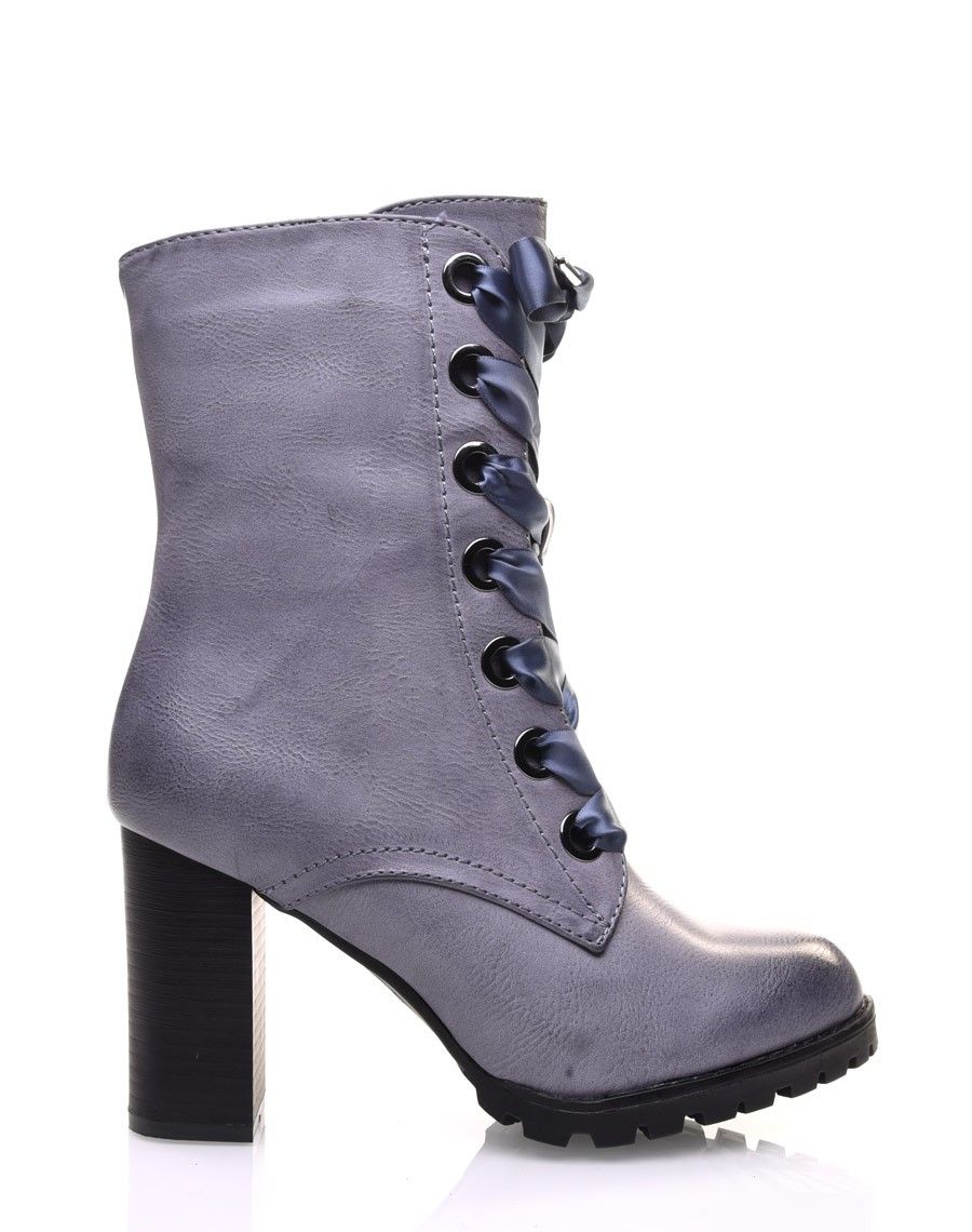 Bottines hautes grises à lacet et à semelles crantées