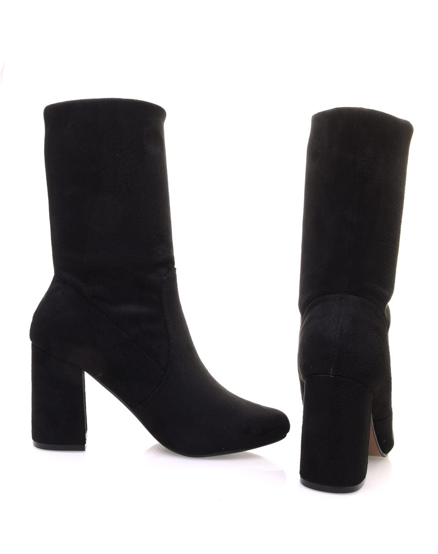 Bottines hautes noires entièrement en suédine
