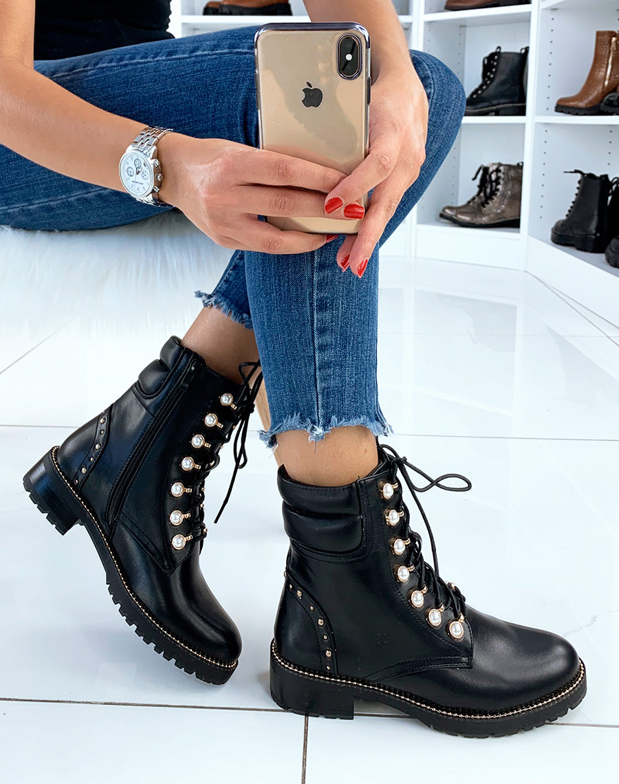 Bottines hautes noires à perles