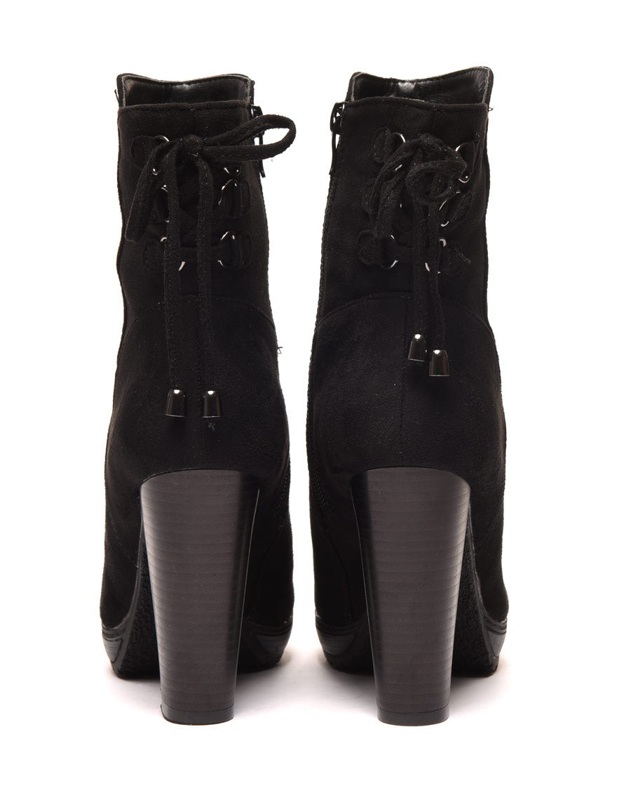 Bottines hautes noires à talons & lacet façon corset
