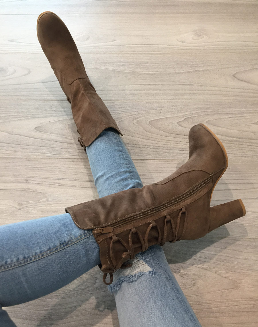 Bottines hautes suédines taupes avec lacet arrière