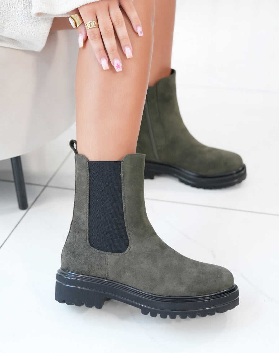 Bottines Kaki Chelsea en Suédine - L'Équilibre Parfait entre Style et Confort