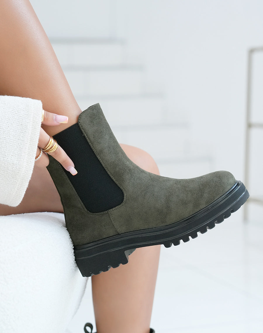 Bottines Kaki Chelsea en Suédine - L'Équilibre Parfait entre Style et Confort