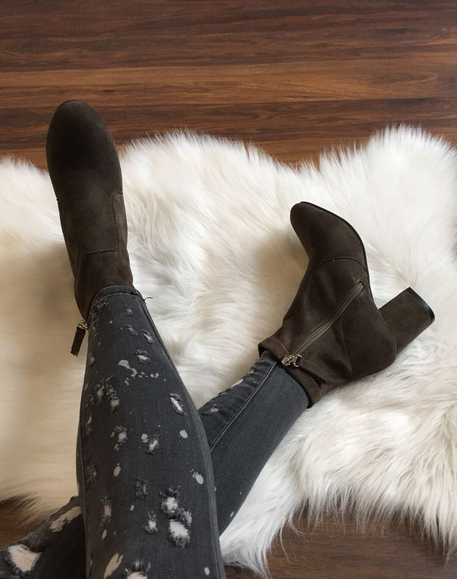 Bottines kaki entièrement en suédine talons épais mi haut