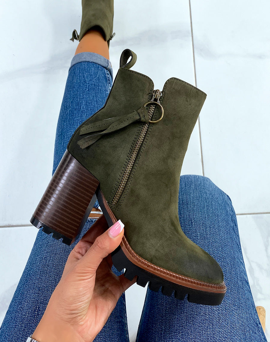 Bottines kaki à talon et détail marron