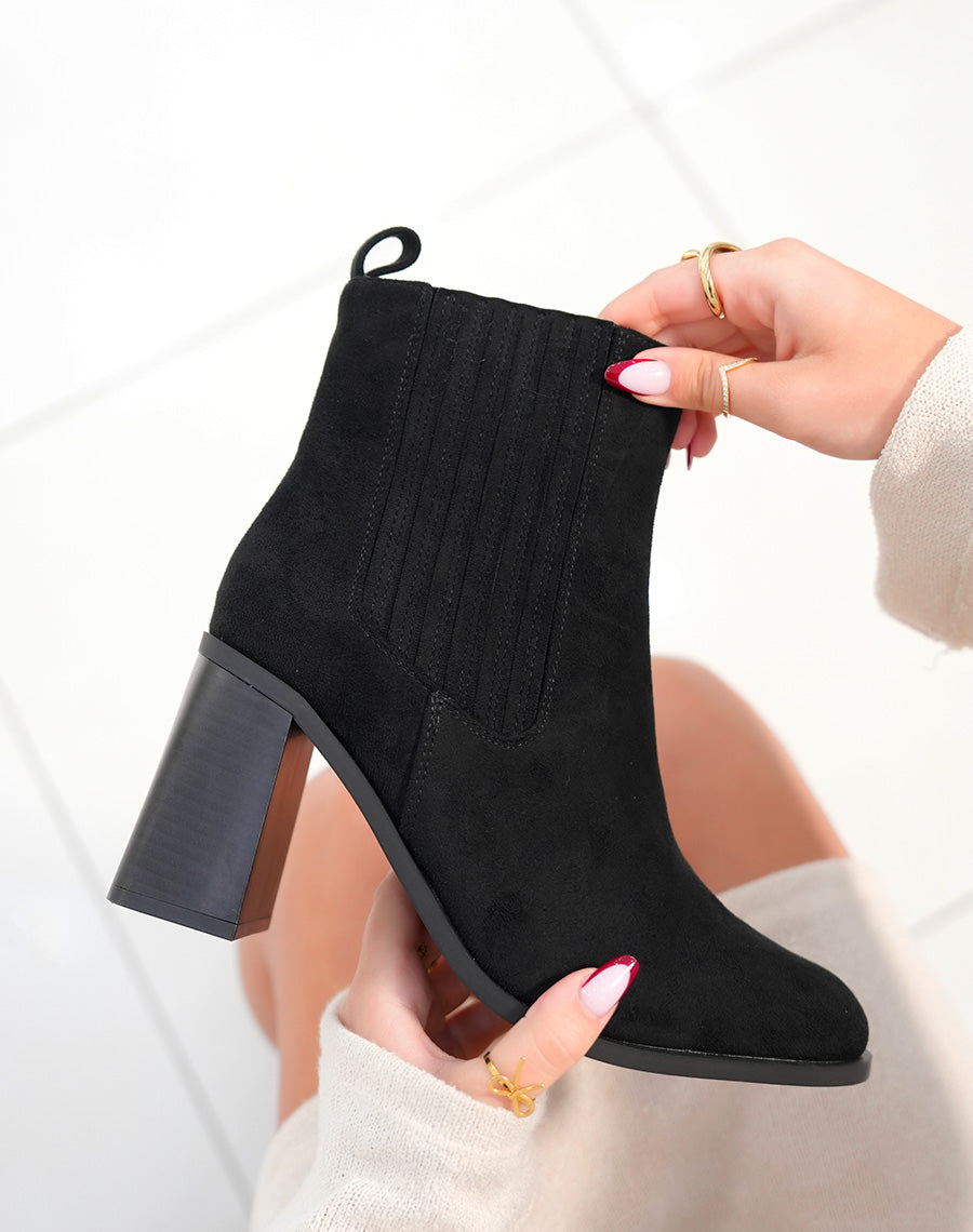 Bottines élégantes à talons noires effet daim