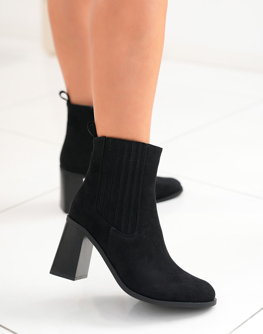 Bottines élégantes à talons noires effet daim