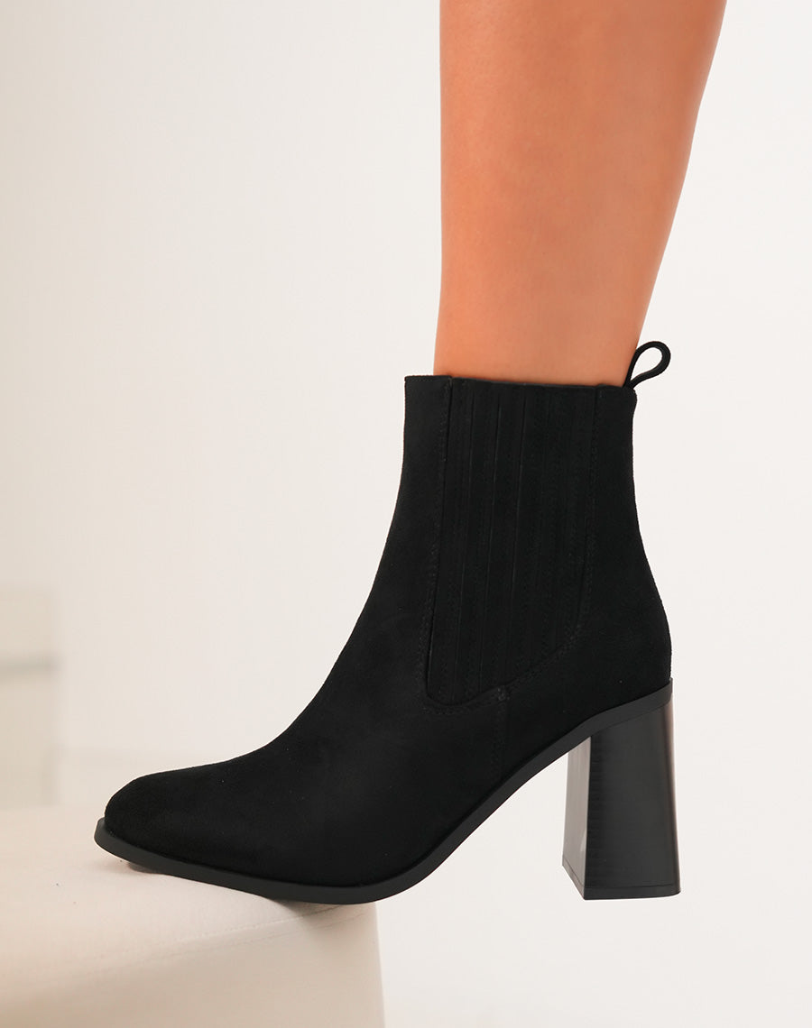 Bottines élégantes à talons noires effet daim